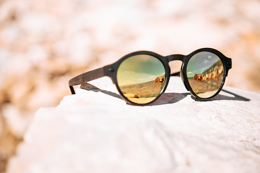 factors-to-think-about-when-buying-sunglasses